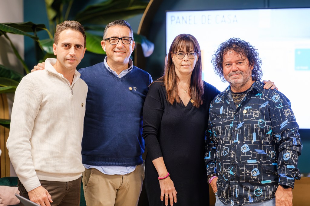 Óscar, presidente; Eduardo, vocal; Edurne, secretaria;
y Juan Luis, tesorero de ANEGS