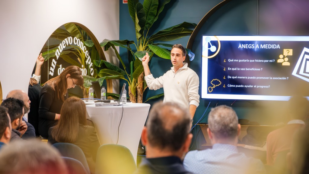 Óscar Pérez, presidente de ANEGS, en la Asamblea de Zaragoza